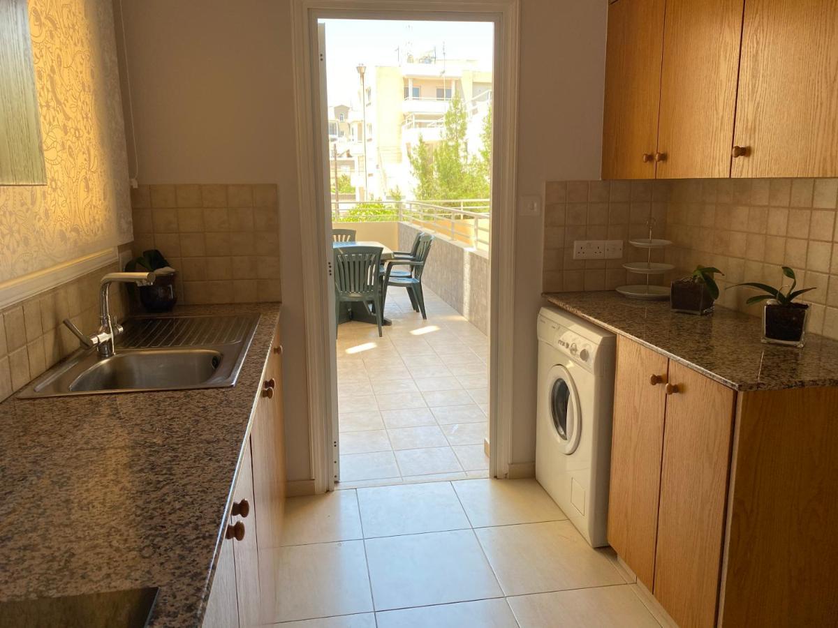 דירות לרנקה Holiday City Center מראה חיצוני תמונה